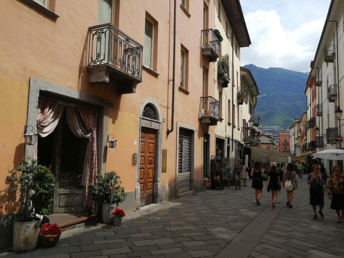 Appartamento Nel Centro Storico Di Aosta Con Vista Sui Ghiacciai エクステリア 写真