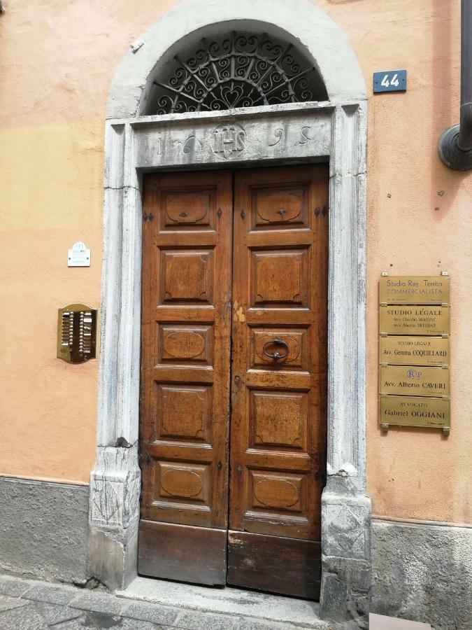 Appartamento Nel Centro Storico Di Aosta Con Vista Sui Ghiacciai エクステリア 写真
